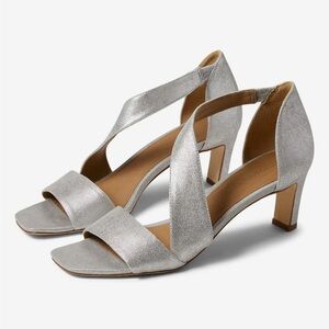 NEW Bernardo Silver Metallic Suede Leather Strappy Sandals Size 7